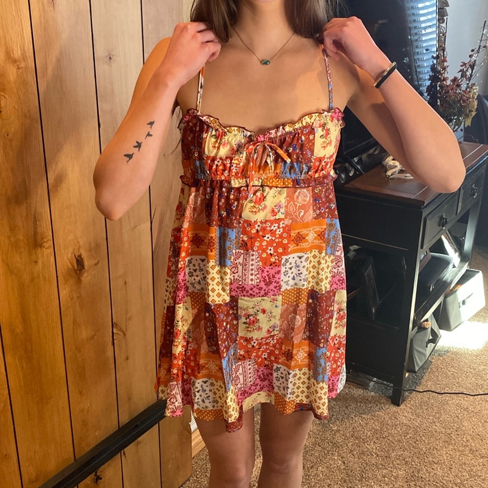Great flowy functional sundress- size says small but fits more like a medium
